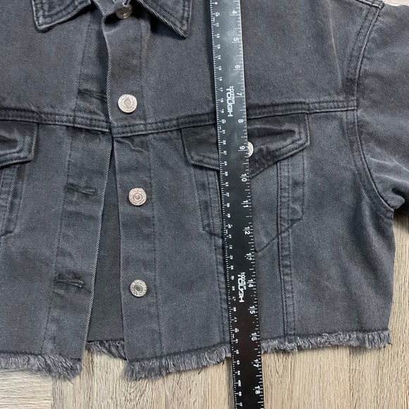 SHEIN Cropped Denim Jacket Womens‎ XS Black Frayed Raw Hem Distressed Moto Boho - Picture 5 of 5
